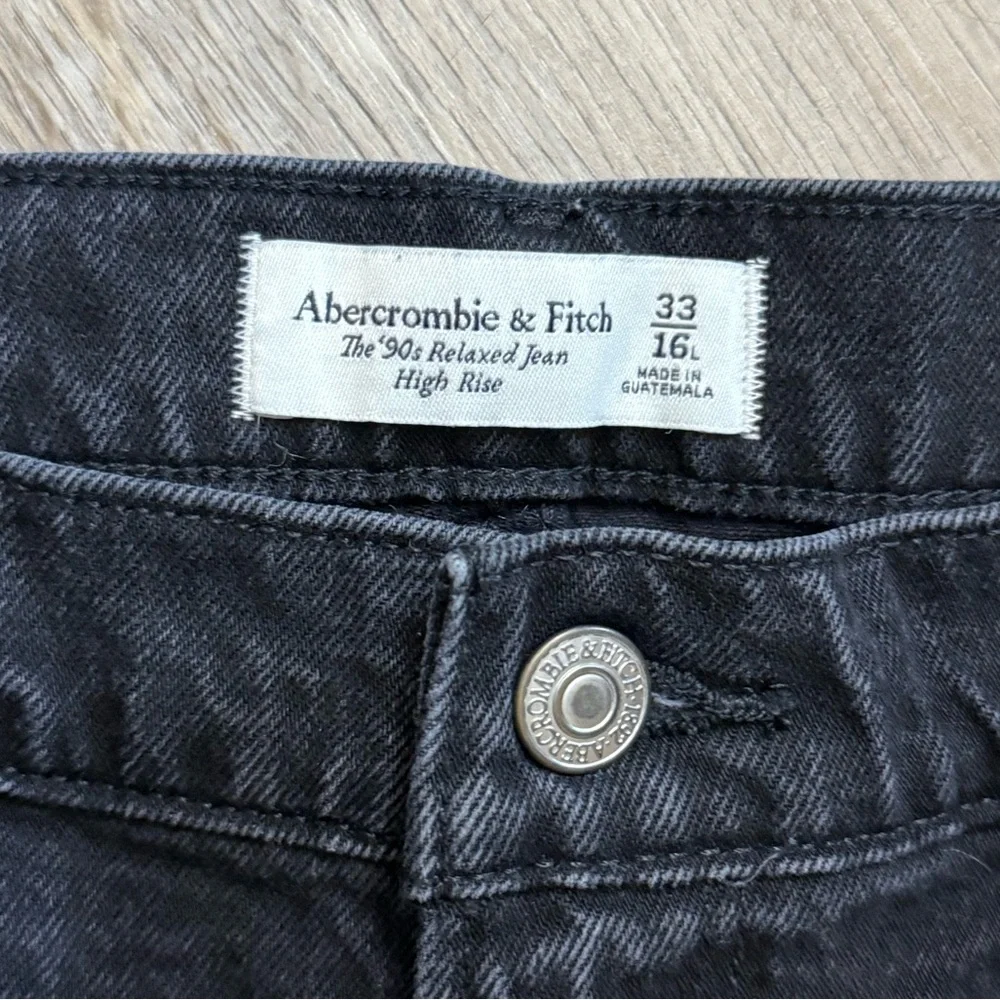 High-Rise Straight Leg Jeans - Black - Picture 9 of 13